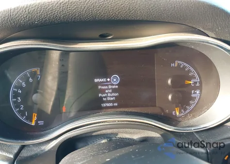 2016 Jeep Grand Cherokee Laredo z USA, uszkodzony, nr VIN 1C4RJEAG3GC314134